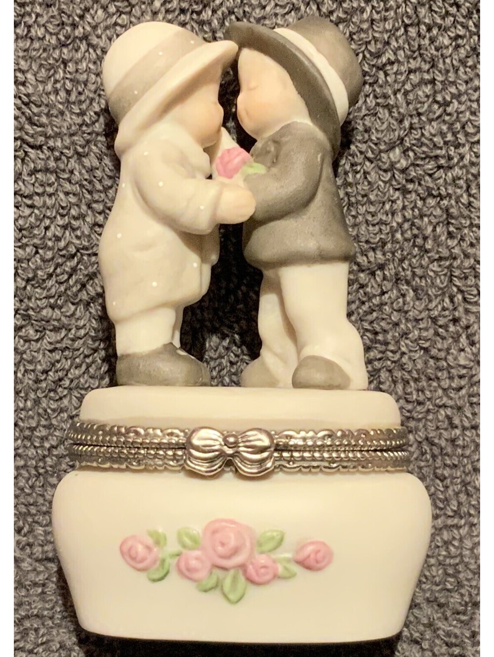 VTG Enesco 1997 NBM Bahner Studio ‘A Rose for a Kiss….How Can I Miss’ Hinged Box